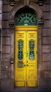 porta,portas,cores,cor,colorido,muito amor,flores,roxo,azul,turquesa,rosa,rebuscado,pinturas,amarelo,branco,verde,madeira,detalhes,fechaduras,simples